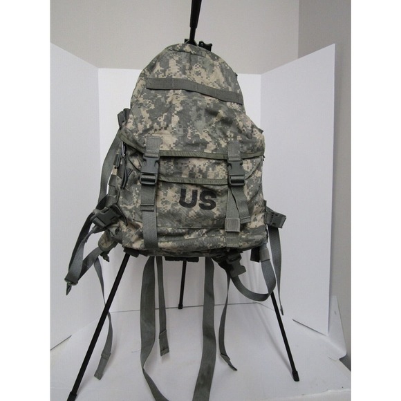 US Army MOLLE 2 Rucksack Camo backpack carry excel condition